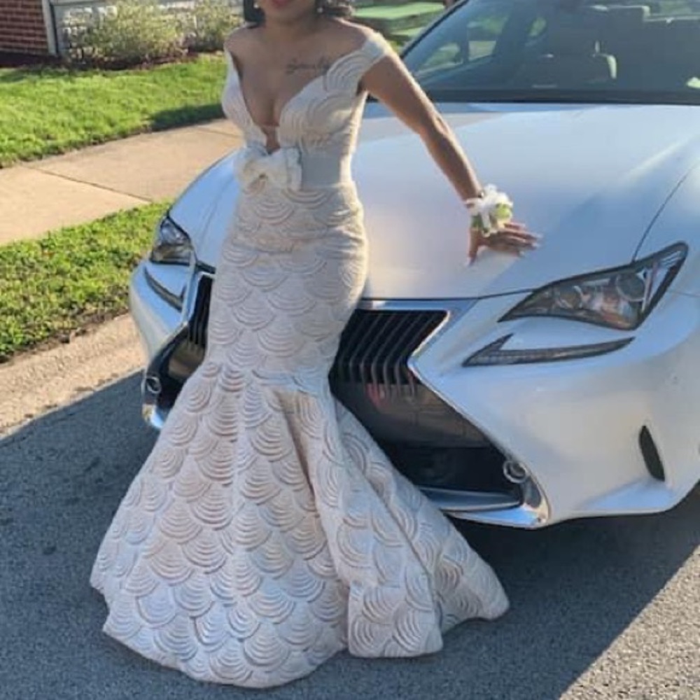 PROM DRESS - Picture 3 of 3